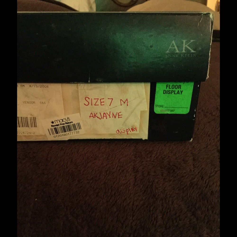 Anne Klein Black Patent Heels - Picture 4 of 5